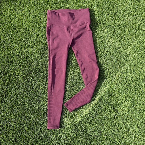 Lululemon Pants - Lululemon Re veal 7/8 Tight stripes 25" Seamless Yoga Leggings Size 6